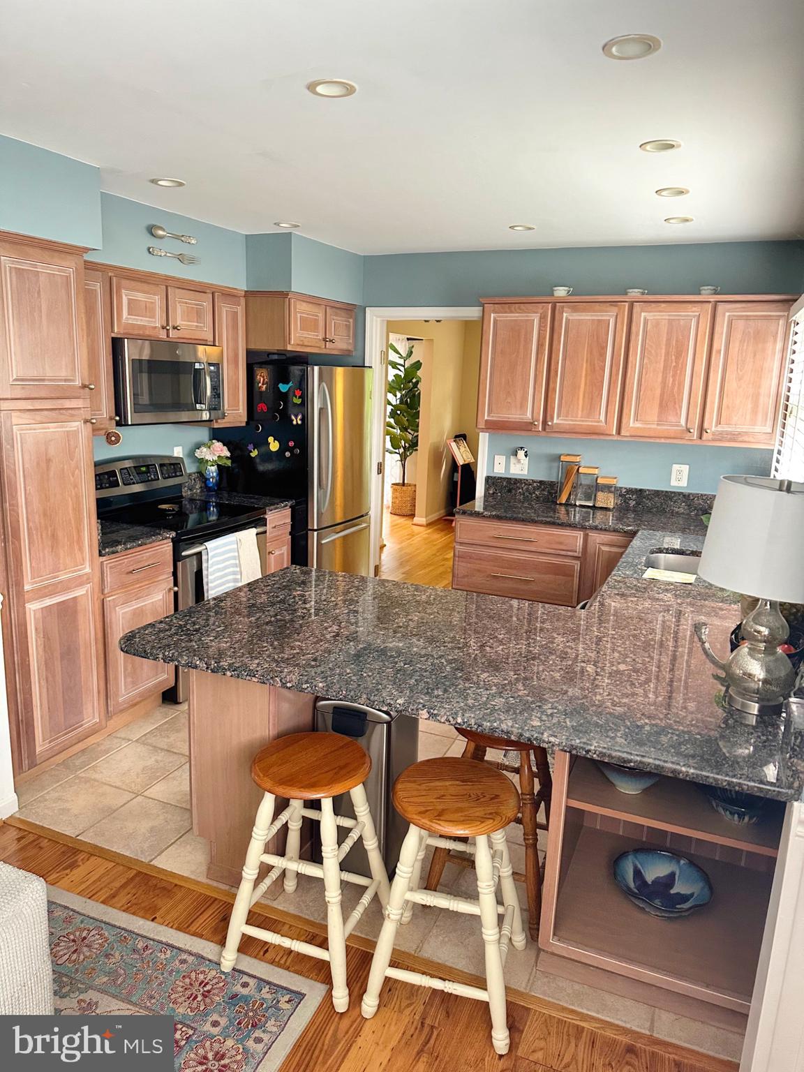 422 Old Courthouse Road Northeast Vienna, VA 22180 - Photo 7 of 25 Modern kitchen with elegant finishes.