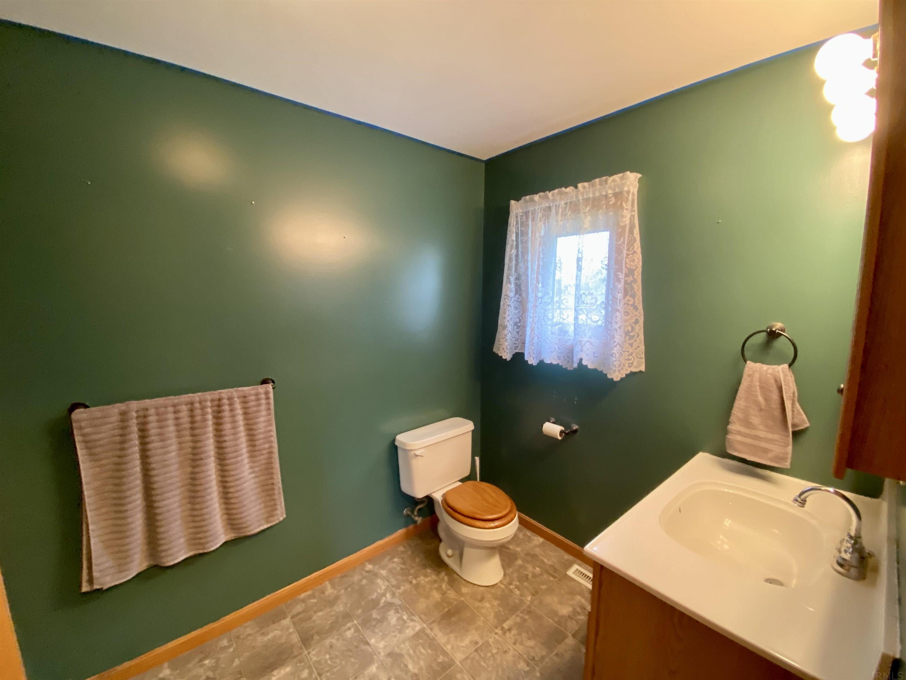 1088 West 18th Street Rochester, IN 46975 - Photo 10 of 22