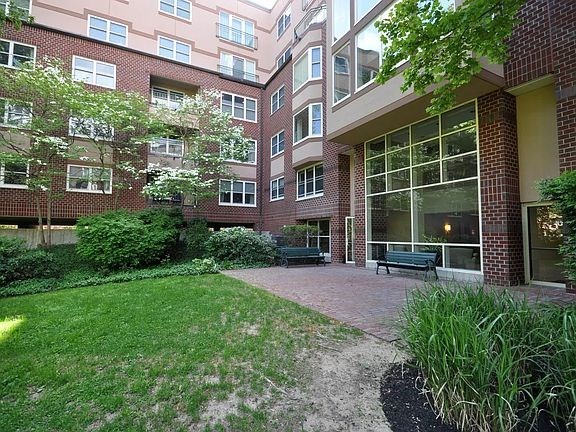 1 Watermill Place, Unit 306 Arlington, MA 02476 - Photo 3 of 35