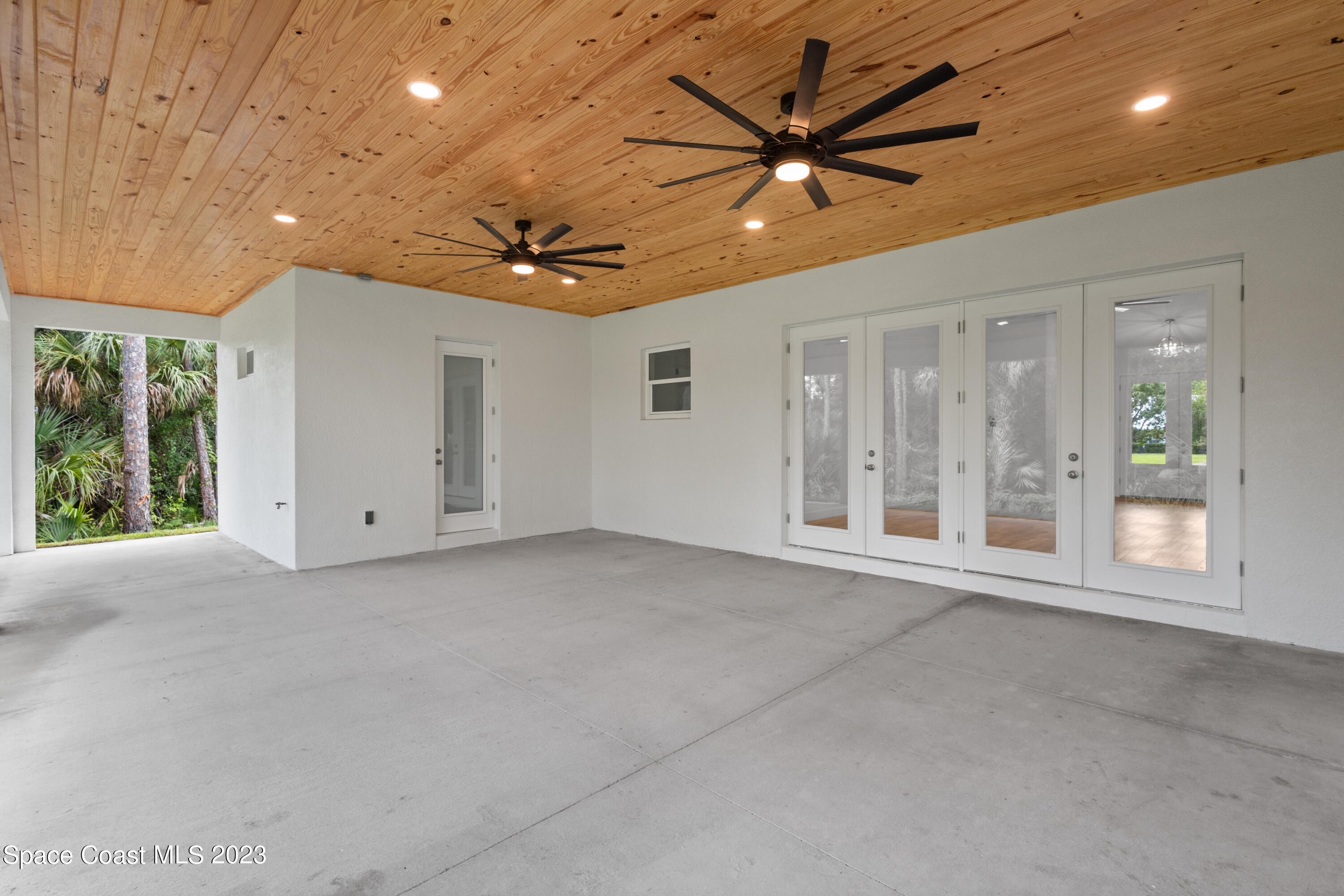 3230 Pheasant Trail Mims, FL 32754 - Photo 7 of 65 Back patio