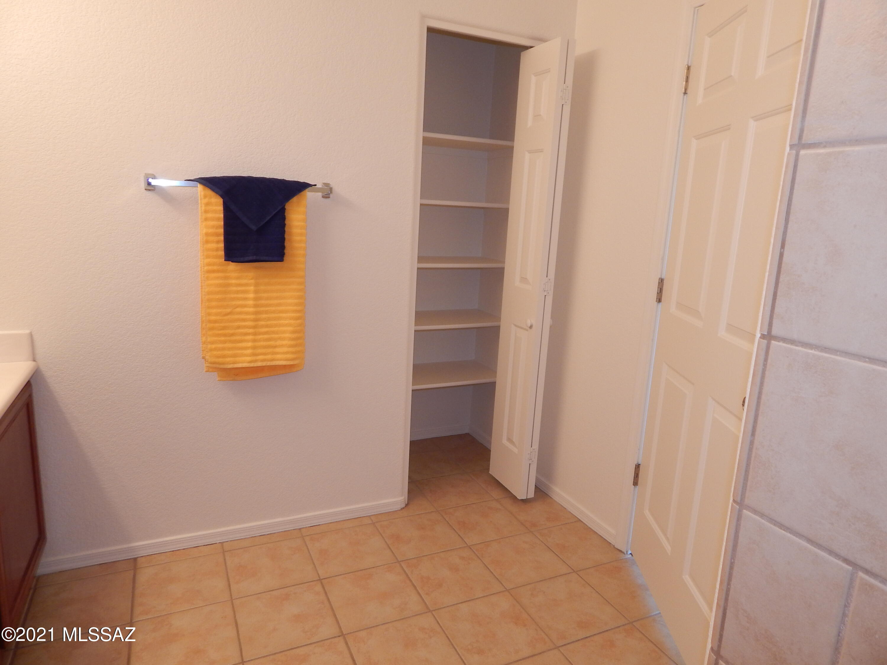 2340 West Golden Hills Road Tucson, AZ 85745 - Photo 27 of 45