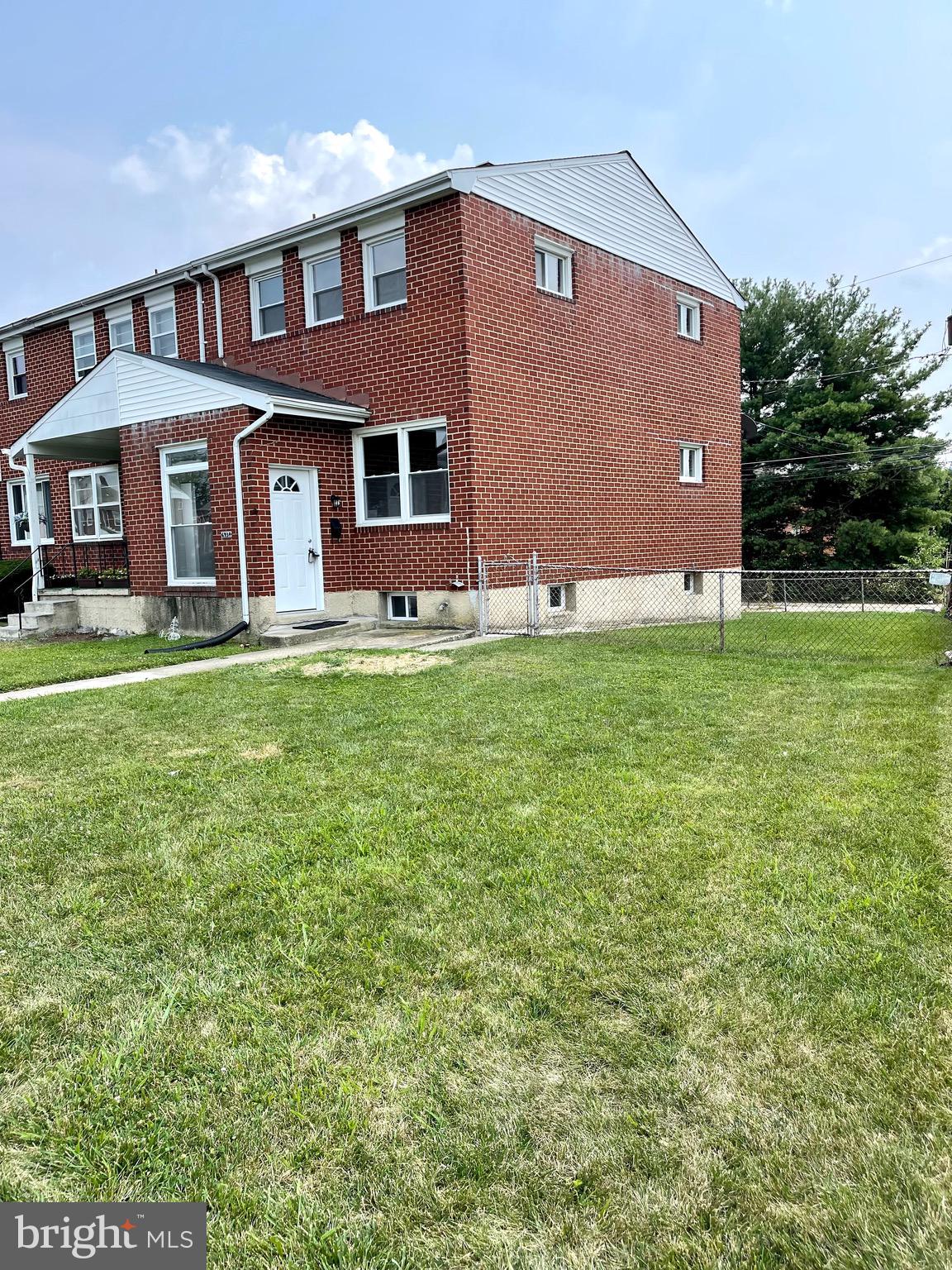 6934 Blanche Road Baltimore, MD 21215 - Photo 5 of 51 Spacious side and front and back yard!