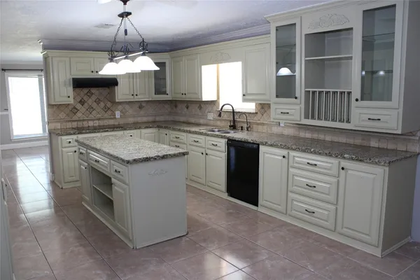 $2,100 | 15910 Boatswain Court, Crosby, TX 77532