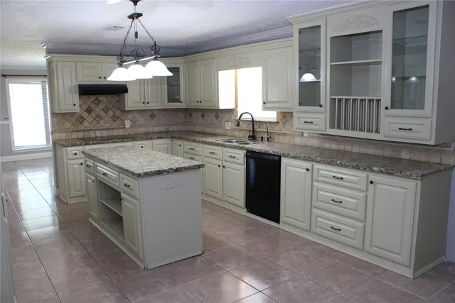 $2,200 | 15910 Boatswain Court, Crosby, TX 77532