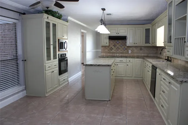 $2,100 | 15910 Boatswain Court, Crosby, TX 77532