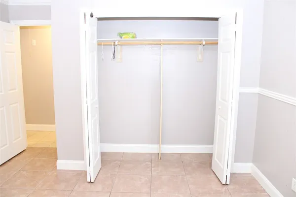 $2,100 | 15910 Boatswain Court, Crosby, TX 77532