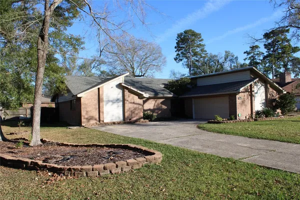 $2,100 | 15910 Boatswain Court, Crosby, TX 77532