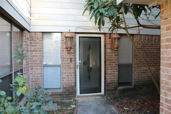 $2,100 | 15910 Boatswain Court, Crosby, TX 77532