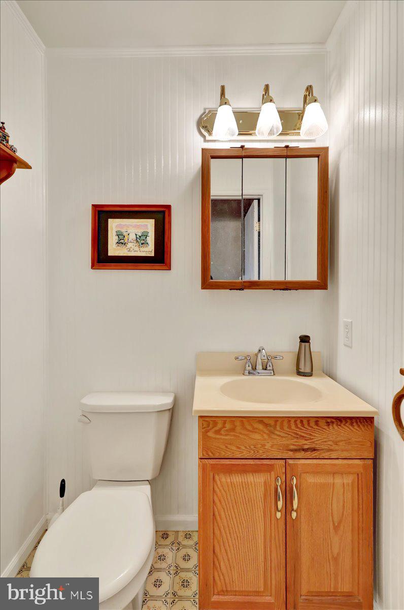 1839 Shellbark Drive Reading, PA 19608 - Photo 17 of 32 a bathroom with a toilet sink and mirror