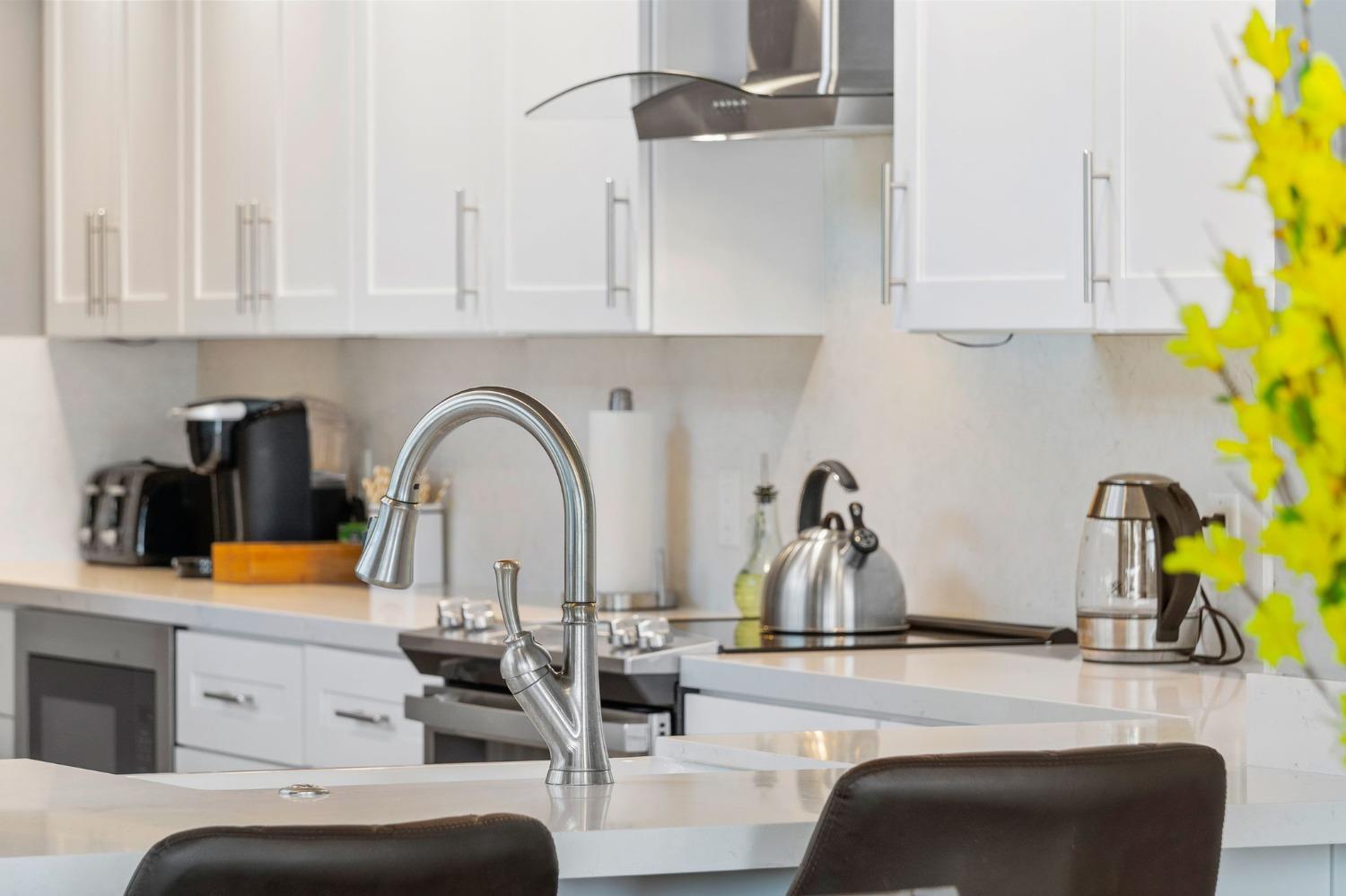 816 Foothill Road Copperopolis, CA 95228 - Photo 34 of 99 Quintessential white kitchen with gleaming quartz countertops.