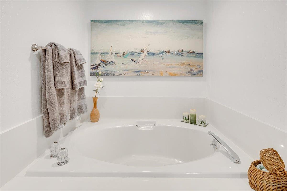 816 Foothill Road Copperopolis, CA 95228 - Photo 50 of 99 Large soaking tub.