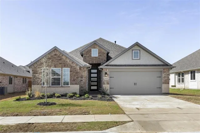 $2,400 | 619 Creekview Lane, Lavon, TX 75166