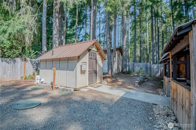 a view of a house with backyard and trees