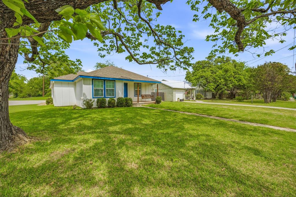 1037 West Frey Stephenville, TX 76401 - Photo 3 of 23