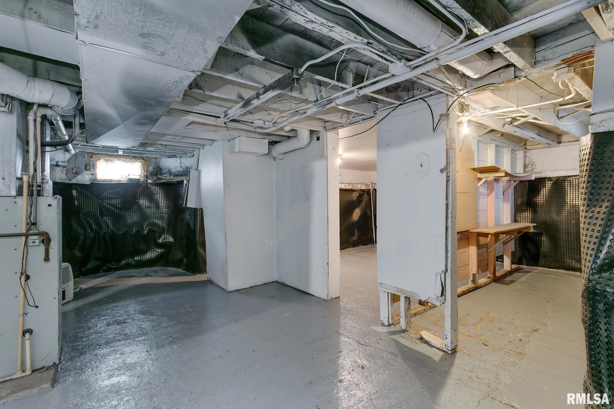 1411 Jersey Ridge Road Davenport, IA 52803 - Photo 21 of 25