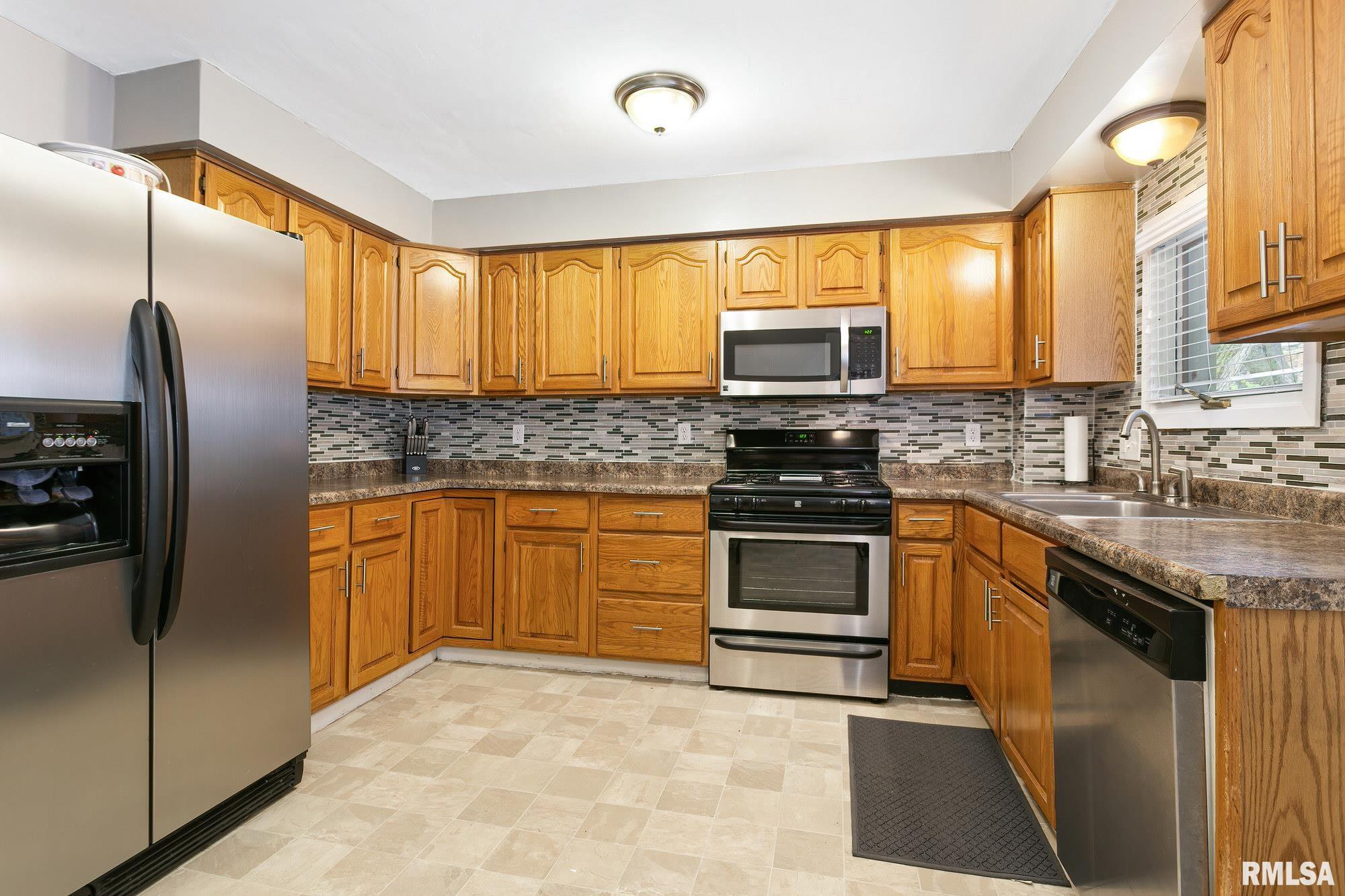 1411 Jersey Ridge Road Davenport, IA 52803 - Photo 10 of 25