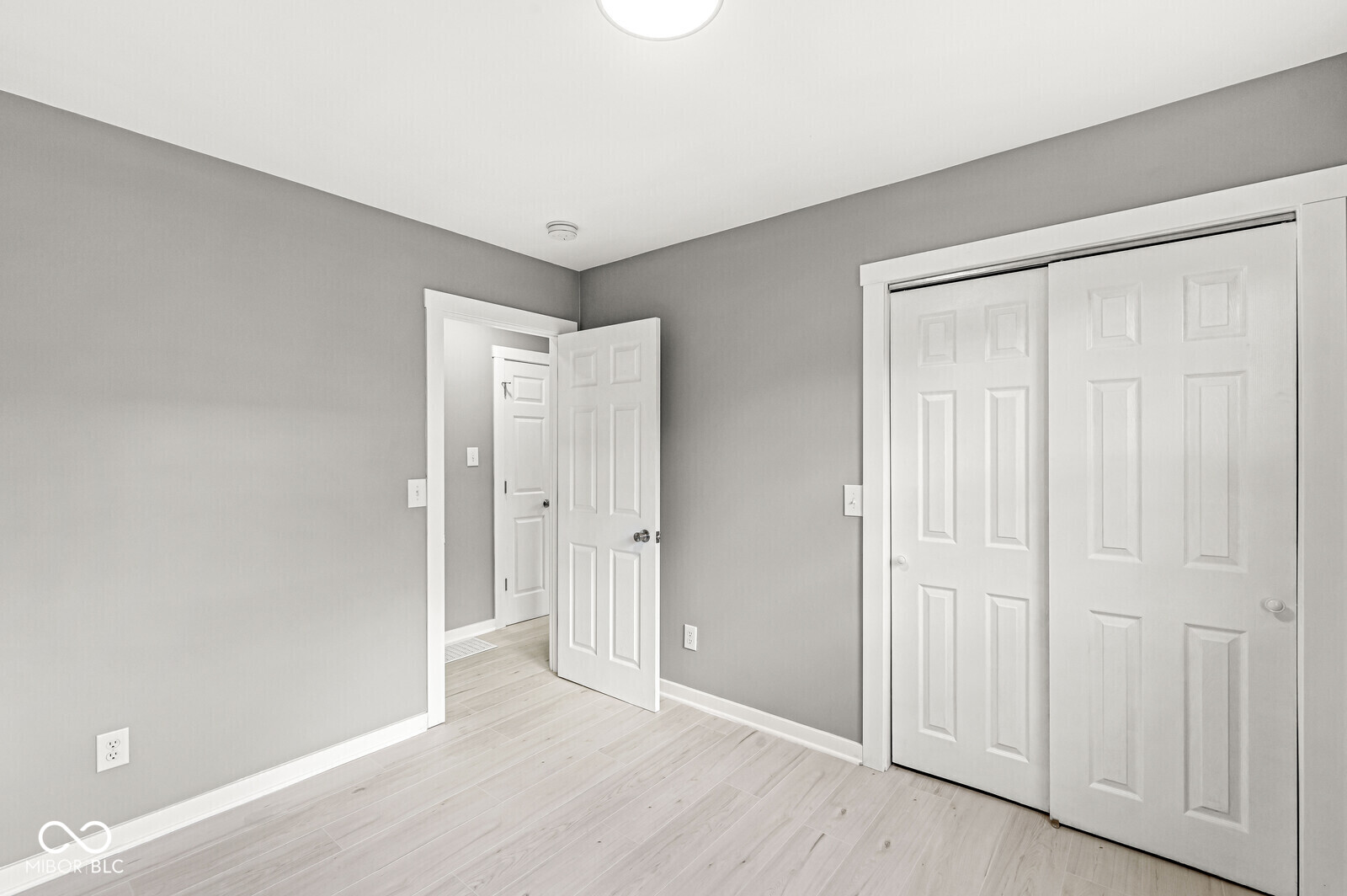 2421 East 11th Street Indianapolis, IN 46201 - Photo 23 of 36