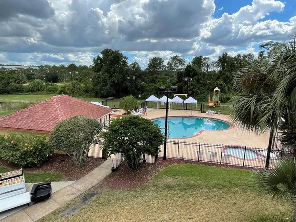 a view of an outdoor space yard patio and entertaining space