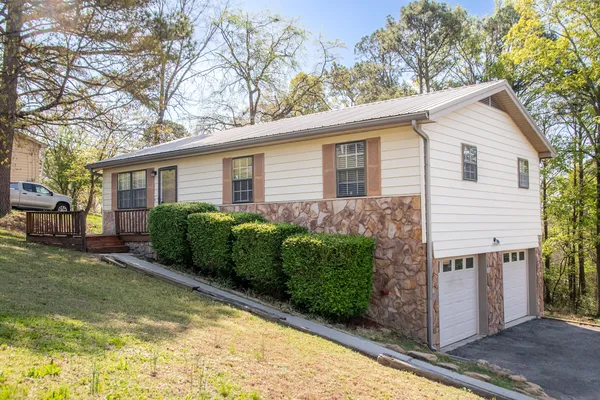 $229,900 | 923 Crest Drive, Chickamauga, GA 30707
