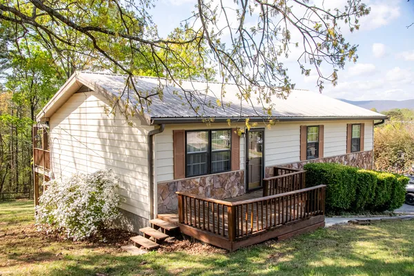 $229,900 | 923 Crest Drive, Chickamauga, GA 30707
