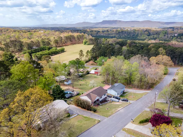 $229,900 | 923 Crest Drive, Chickamauga, GA 30707