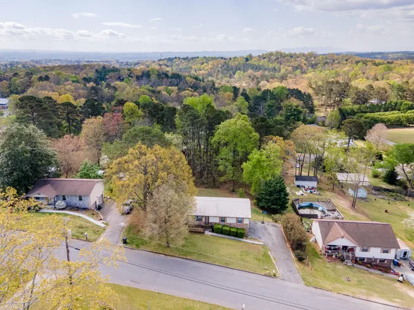 $229,900 | 923 Crest Drive, Chickamauga, GA 30707