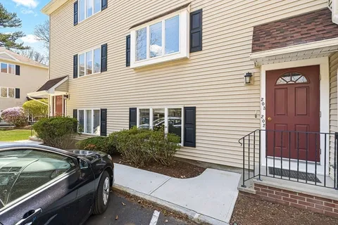 $549,999 | 305 Salem Street, Unit 203, Woburn, MA 01801