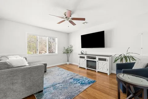 $549,999 | 305 Salem Street, Unit 203, Woburn, MA 01801