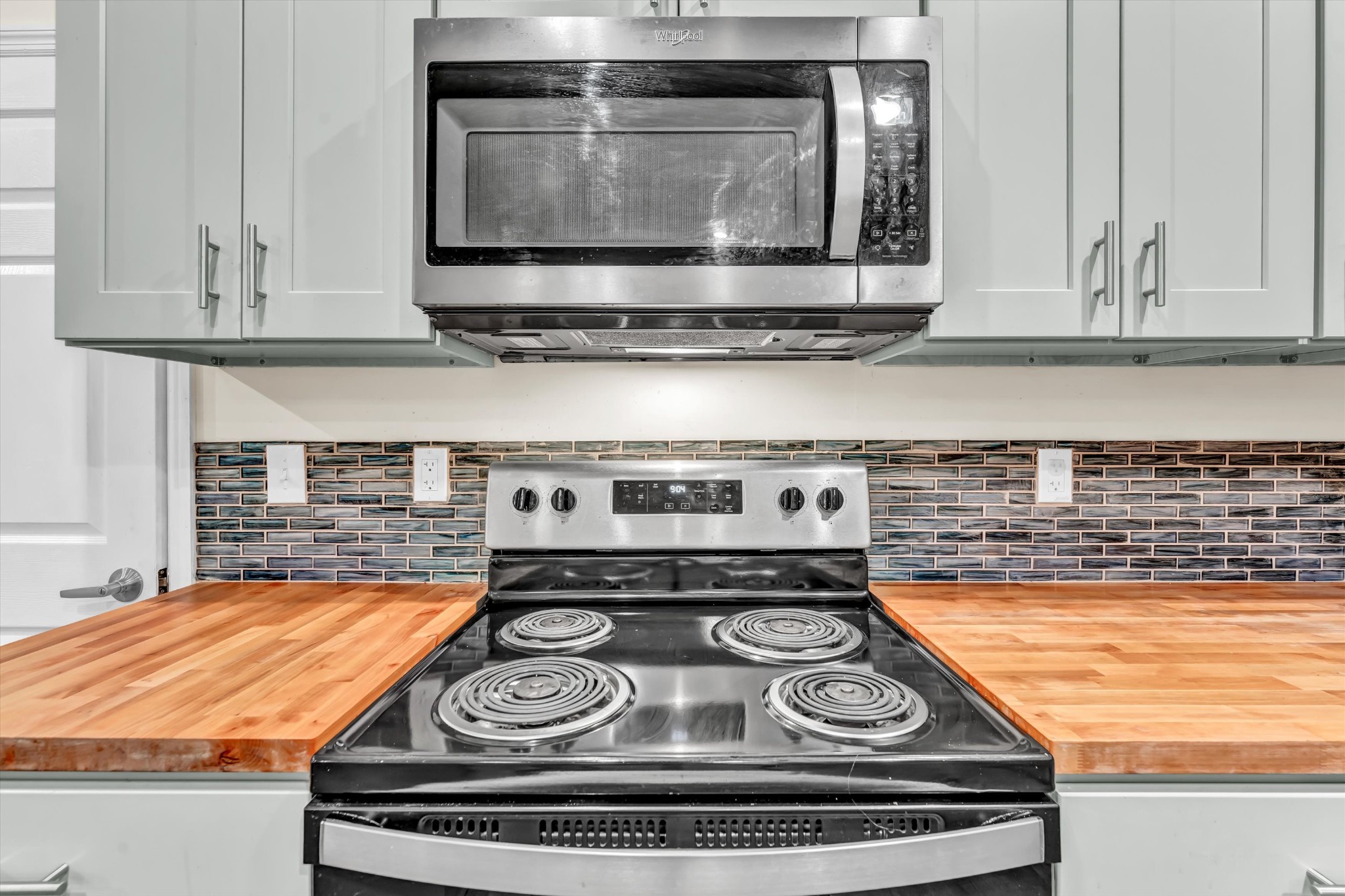 263 Mountain View Circle Ocoee, TN 37361 - Photo 5 of 26 a stove top oven sitting inside of a kitchen