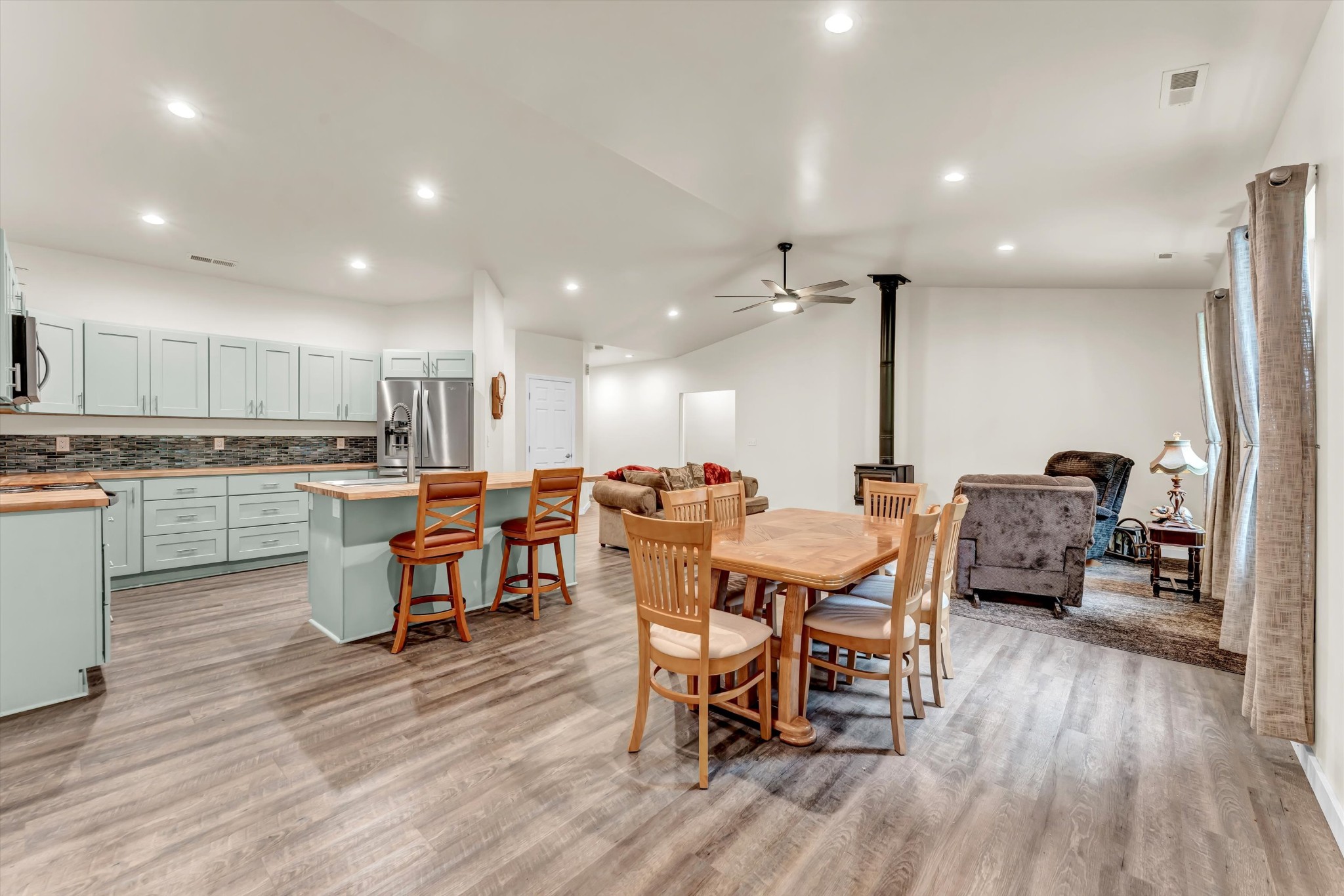 263 Mountain View Circle Ocoee, TN 37361 - Photo 8 of 26 a kitchen with a table and chairs