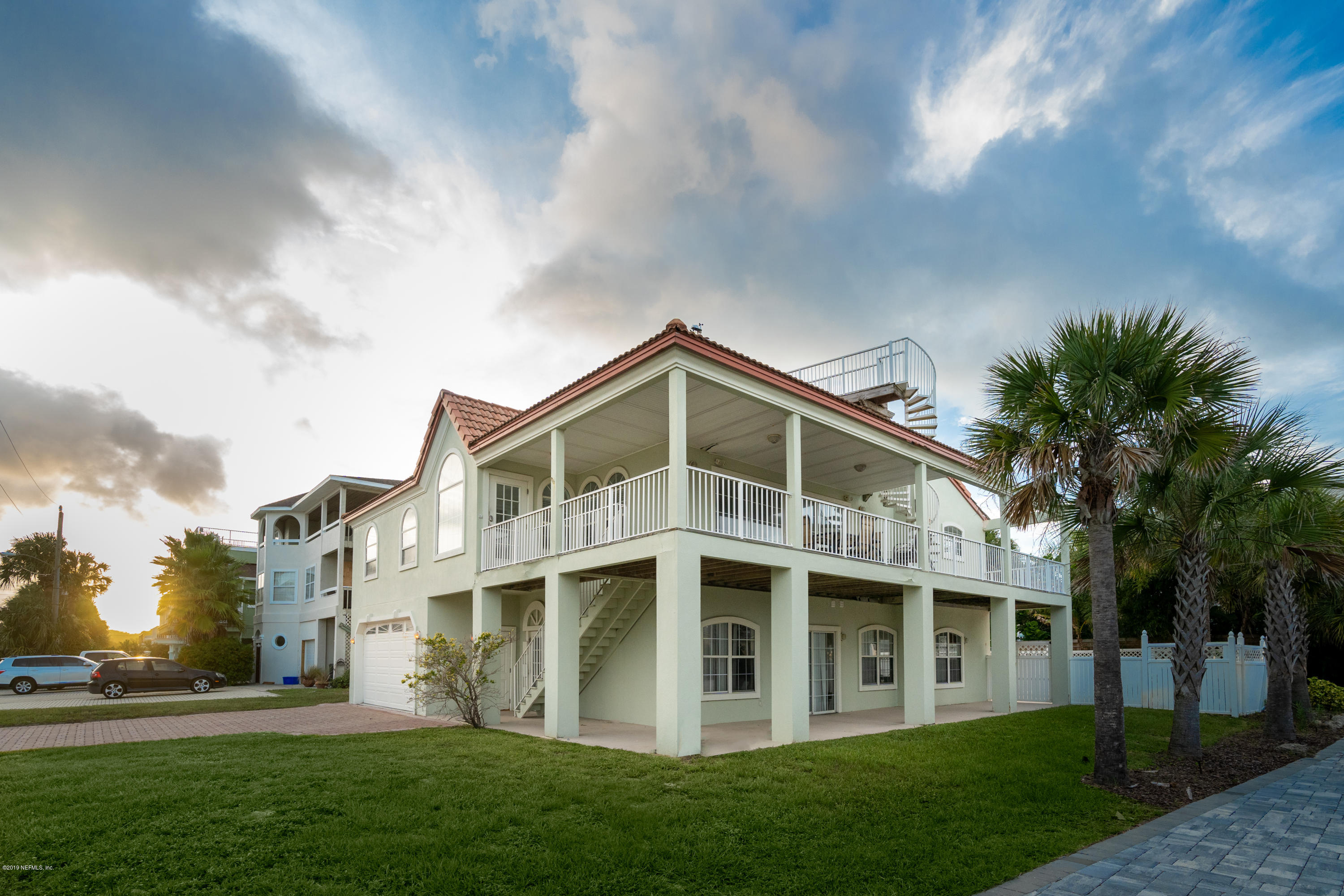 4 3rd Street St. Augustine, FL 32080 - Photo 2 of 47 a front view of a house with a garden
