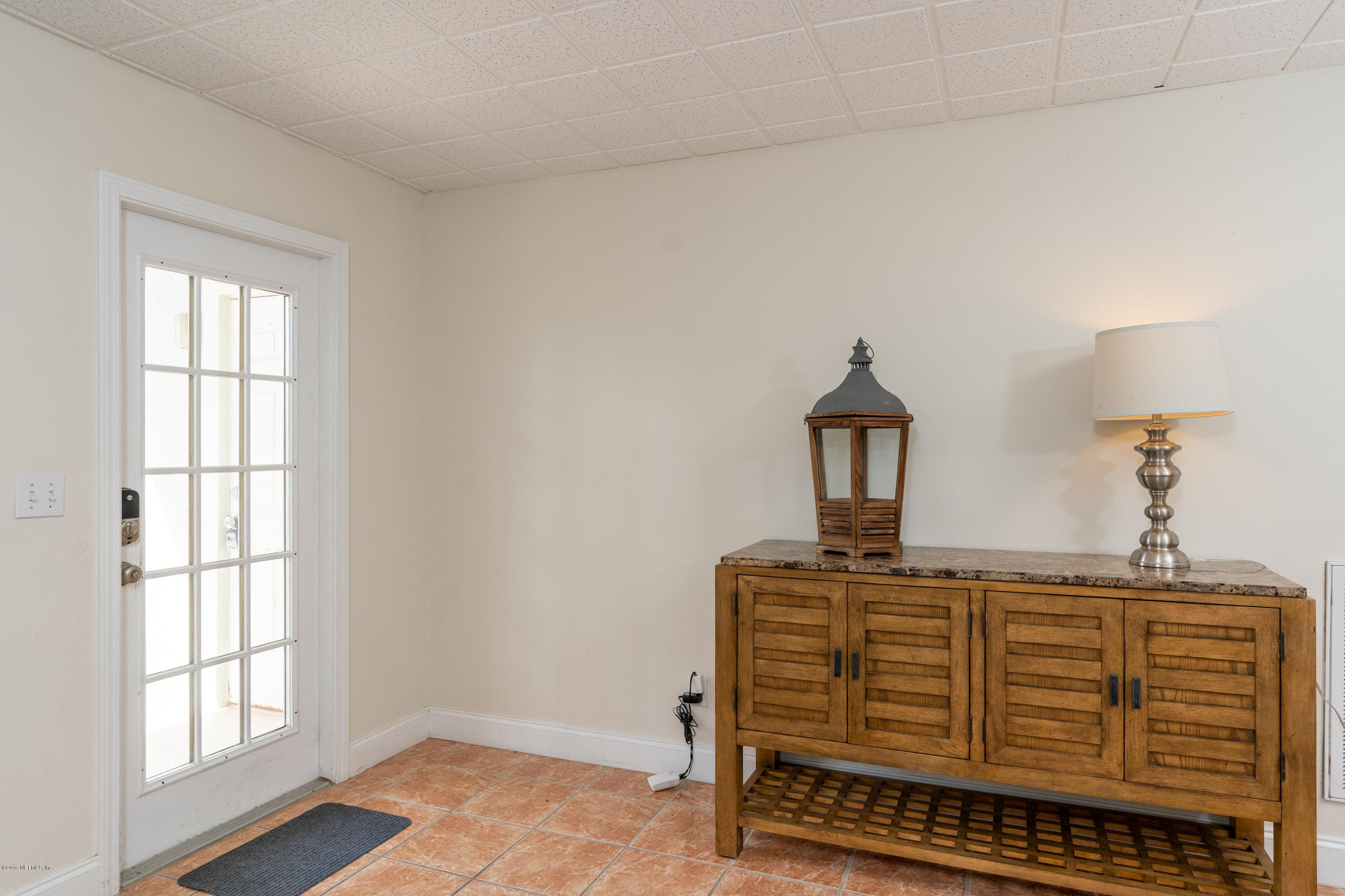 4 3rd Street St. Augustine, FL 32080 - Photo 6 of 47 a room with furniture and a window