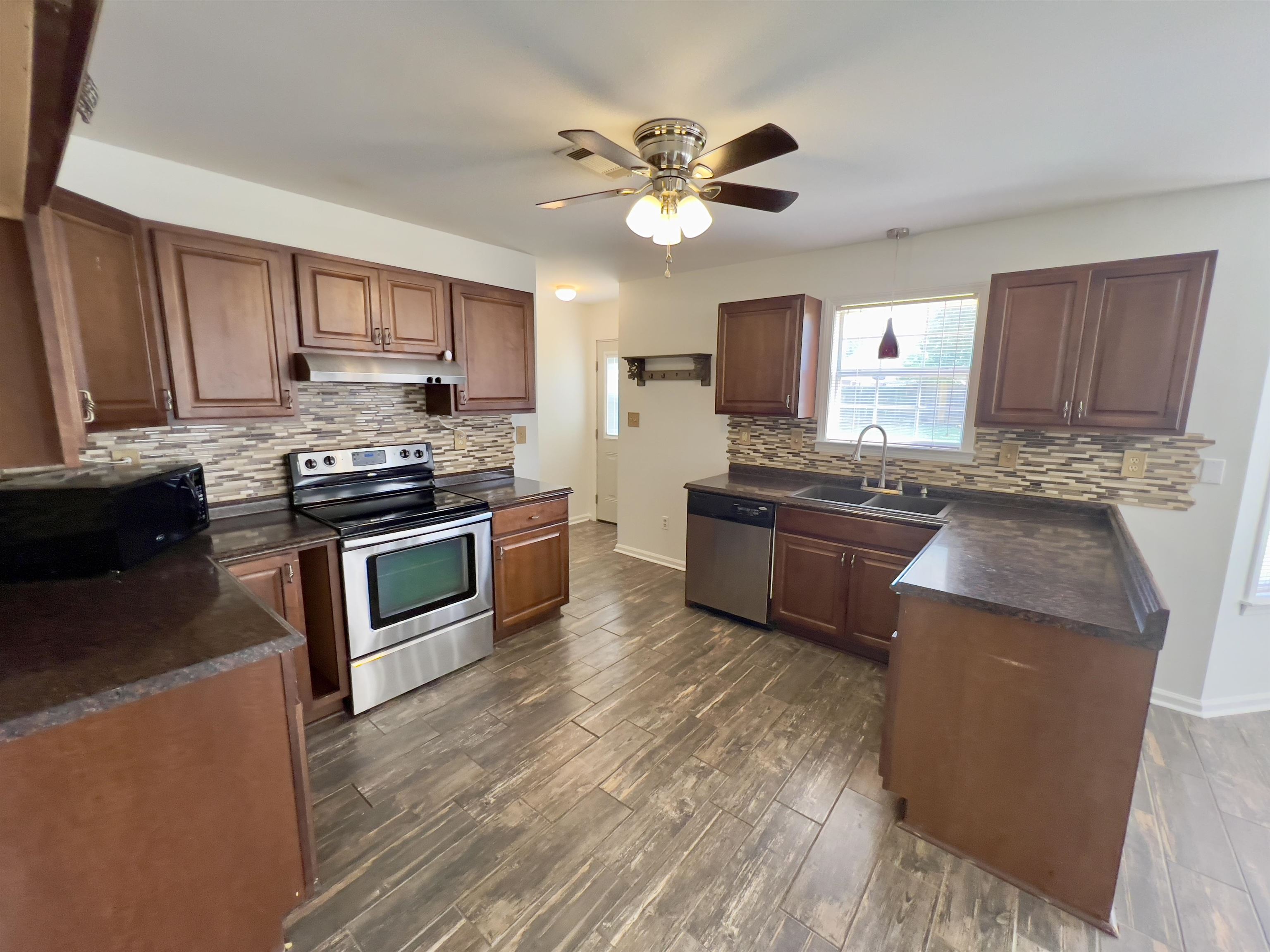 251 Cross Point Cove Collierville, TN 38017 - Photo 7 of 17 Kitchen featuring ceiling fan, decorative backsplash, sink, and appliances with stainless steel finishes