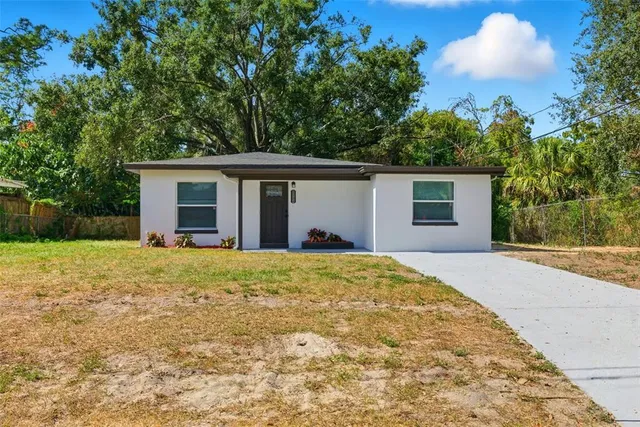 a view of a house with a backyard