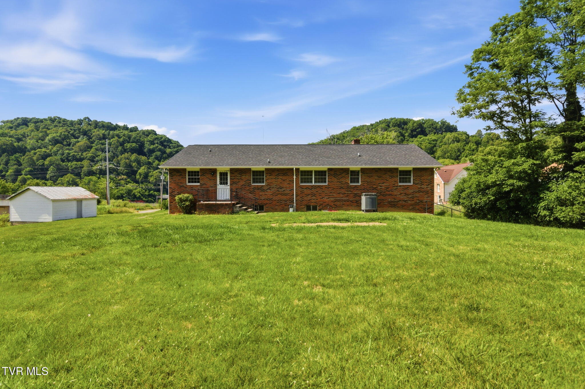 122 East Carters Valley Road Kingsport, TN 37665 - Photo 9 of 45 9-web-or-mls-DZ3A3854