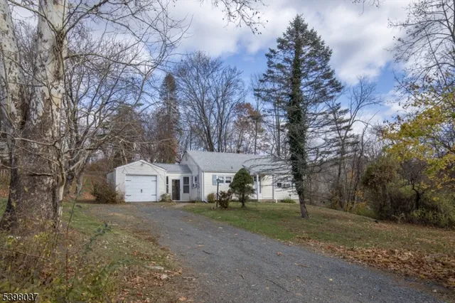 $550,000 | 10 Maple Street, Peapack-Gladstone, NJ 07977