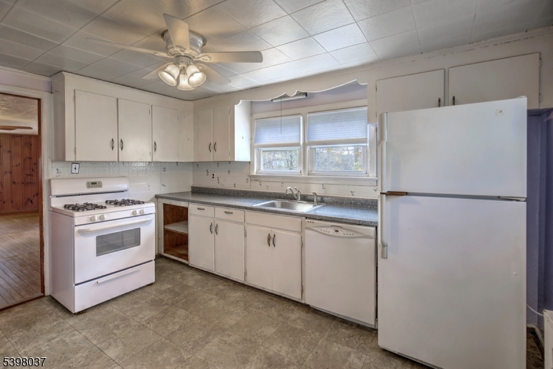 10 Maple Street Peapack-Gladstone, NJ 07977 - Photo 3 of 24