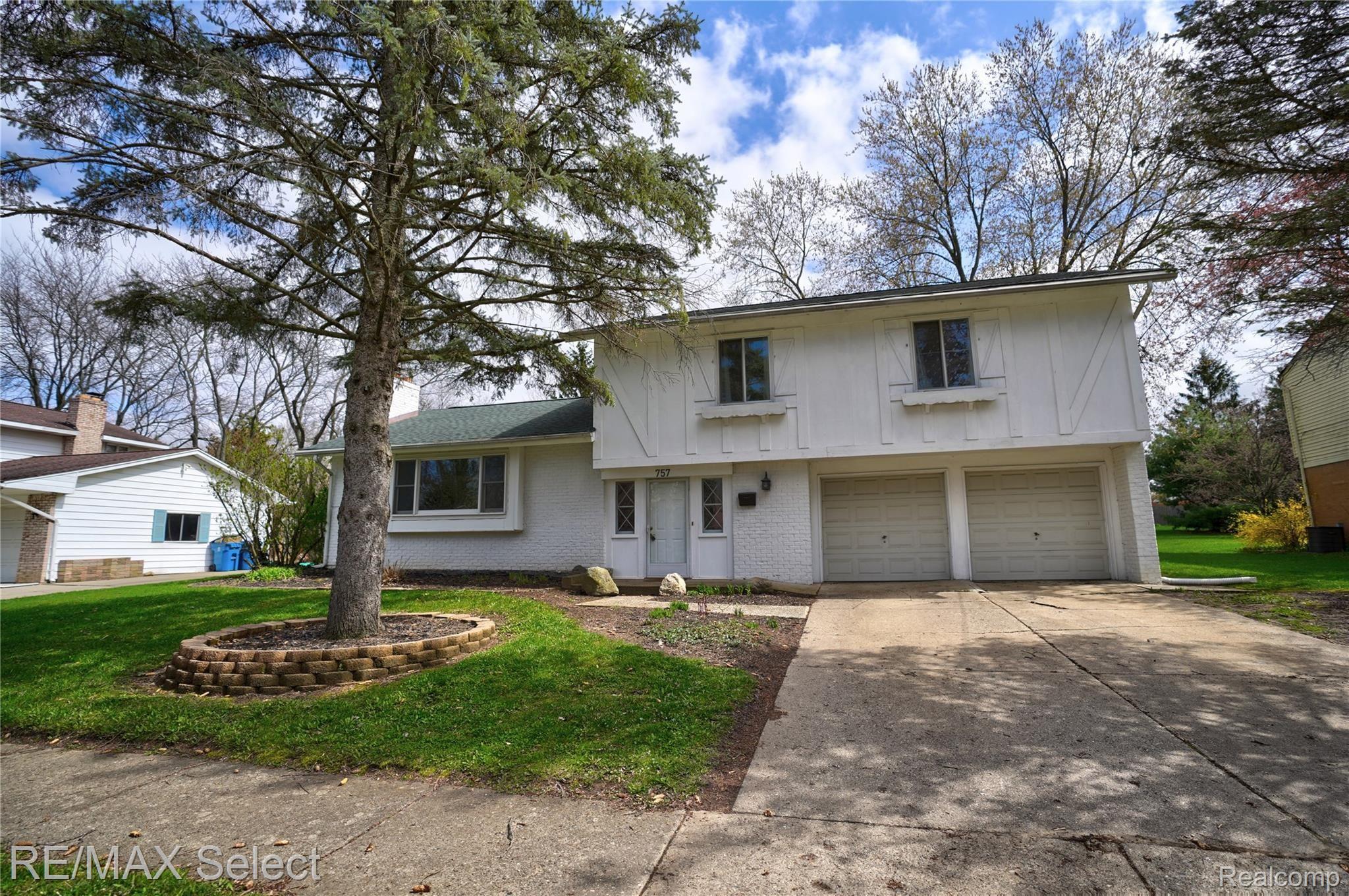 757 Huntington Road Grand Blanc, MI 48439 - Photo 1 of 37 757 Huntington Road 03.jpg