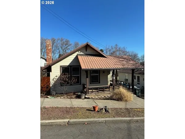 a view of house with outdoor space