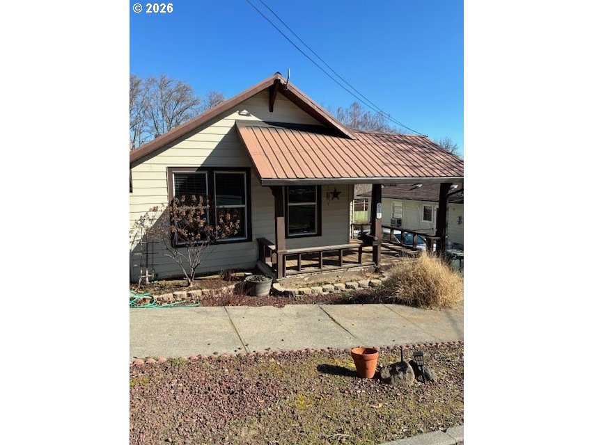 518 Northwest 4th Street Pendleton, OR 97801 - Photo 2 of 39 a view of backyard of the house