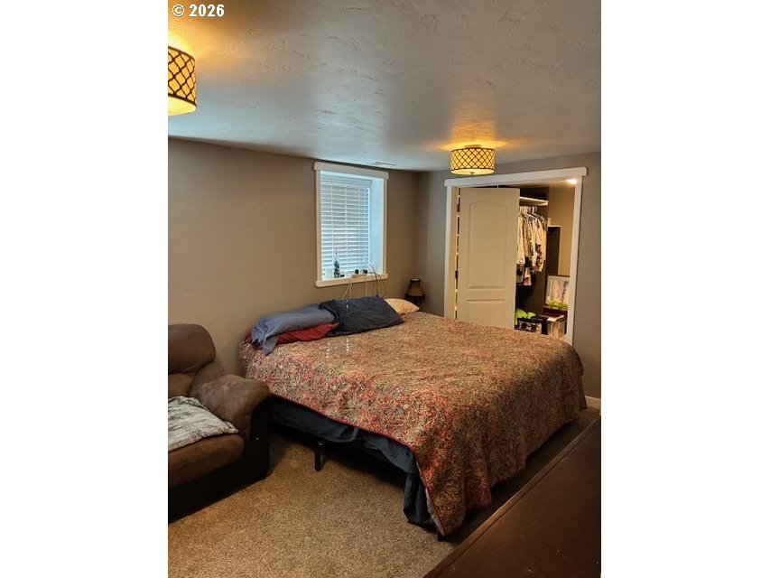 518 Northwest 4th Street Pendleton, OR 97801 - Photo 22 of 39 a bedroom with a bed and a lamp