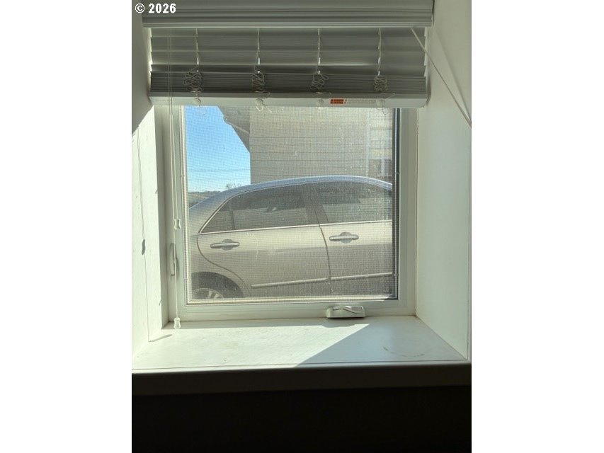 518 Northwest 4th Street Pendleton, OR 97801 - Photo 24 of 39 a bathroom with a window