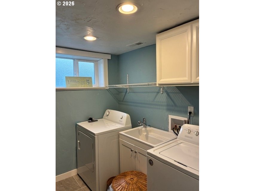 518 Northwest 4th Street Pendleton, OR 97801 - Photo 29 of 39 a utility room with dryer and washer