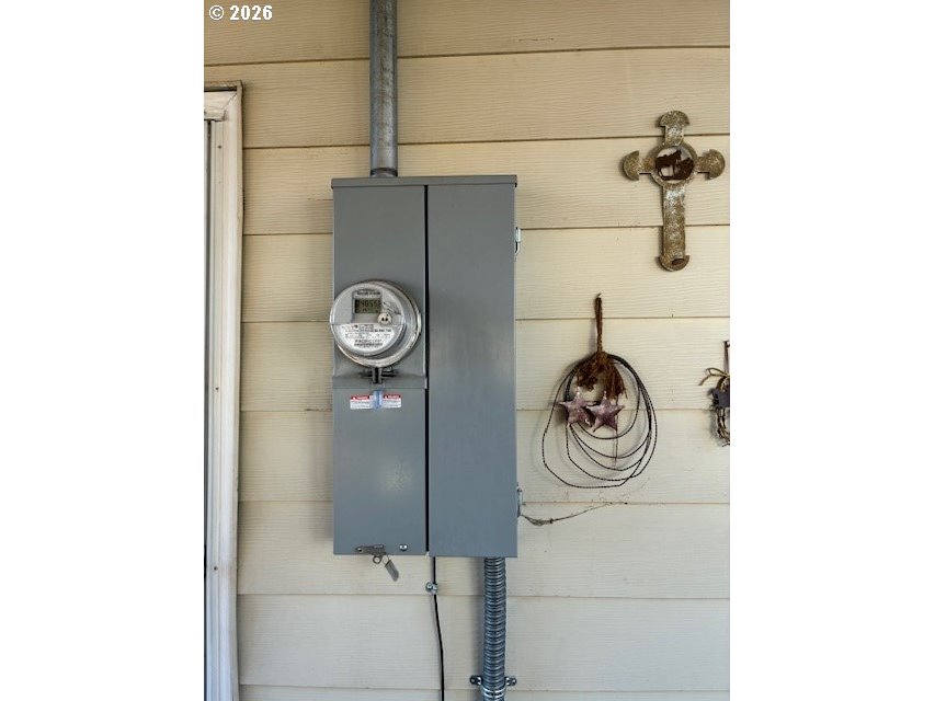 518 Northwest 4th Street Pendleton, OR 97801 - Photo 39 of 39 a close view of utility room with washer and dryer