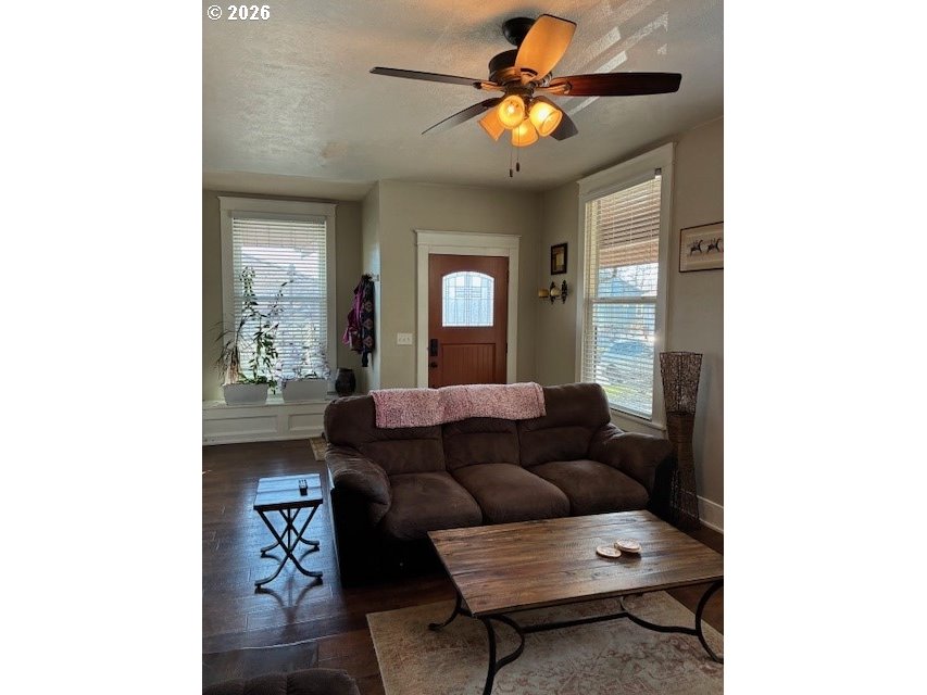 518 Northwest 4th Street Pendleton, OR 97801 - Photo 5 of 39 a living room with furniture and a window