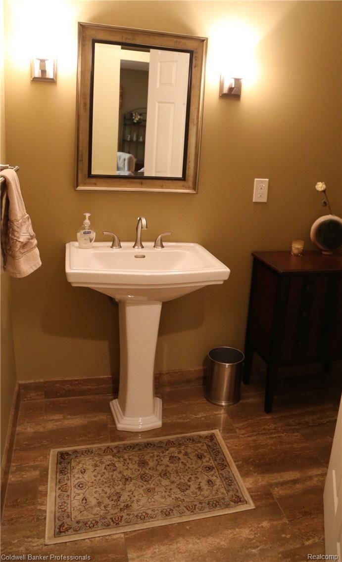 42507 Waterfall Road Northville, MI 48168 - Photo 21 of 36 25.jpg