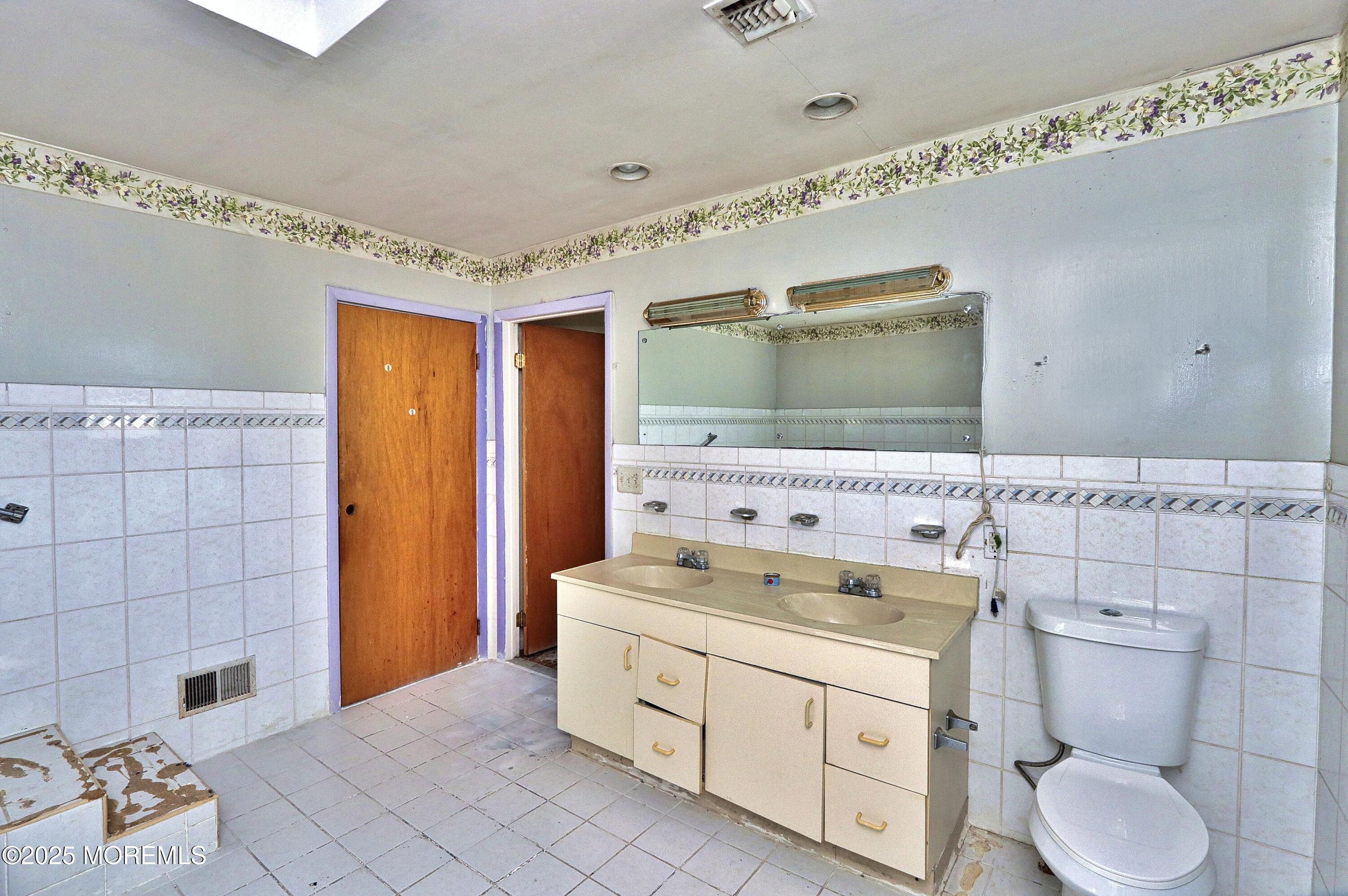 309 Deal Avenue Neptune Township, NJ 07753 - Photo 14 of 27 IMG_8513