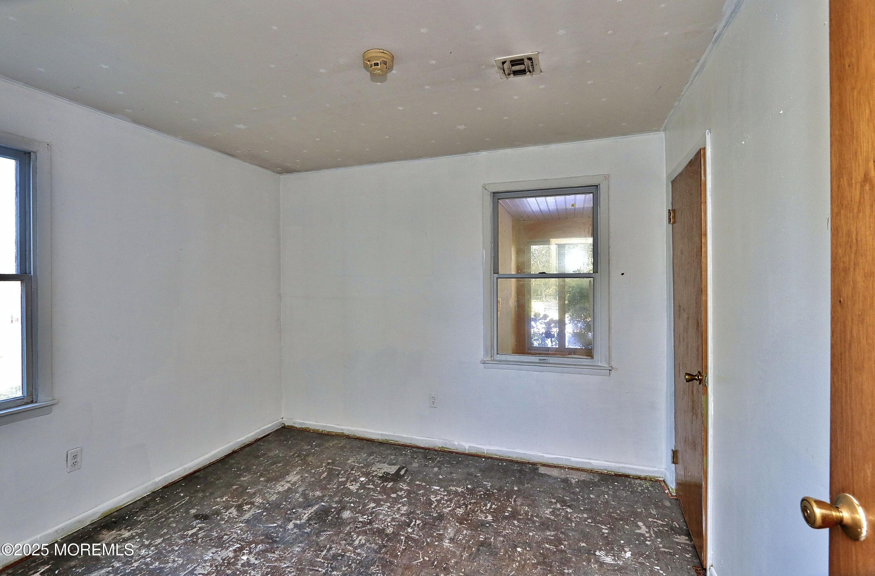 309 Deal Avenue Neptune Township, NJ 07753 - Photo 5 of 27 IMG_8465