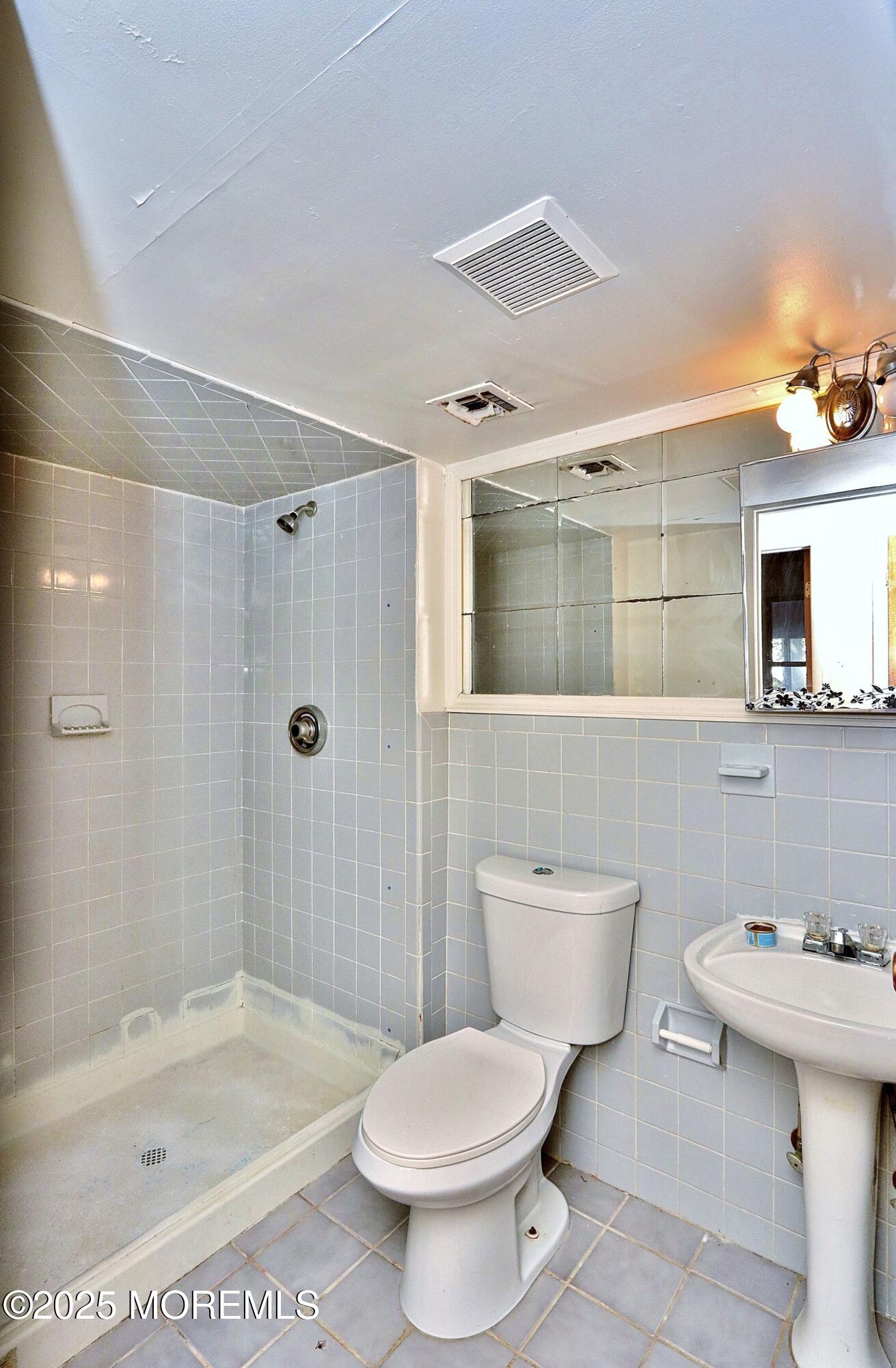 309 Deal Avenue Neptune Township, NJ 07753 - Photo 7 of 27 IMG_8472