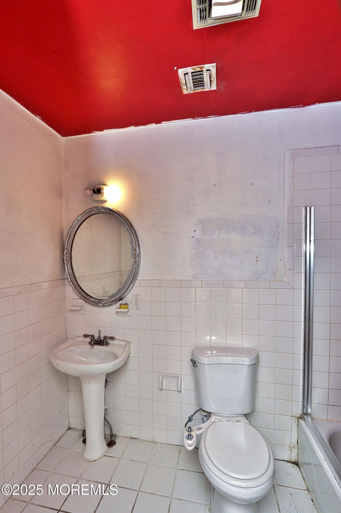 309 Deal Avenue Neptune Township, NJ 07753 - Photo 9 of 27 IMG_8495